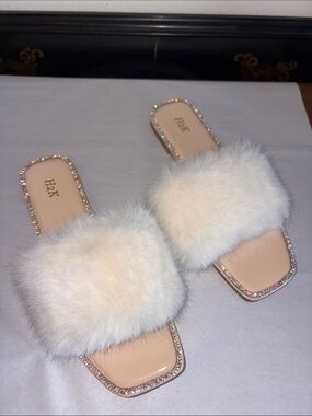 slides with white faux fur and rhinestones